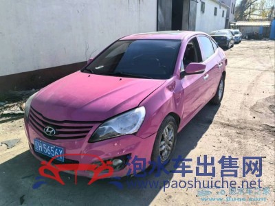13年現(xiàn)代悅動(dòng)小型車(chē)